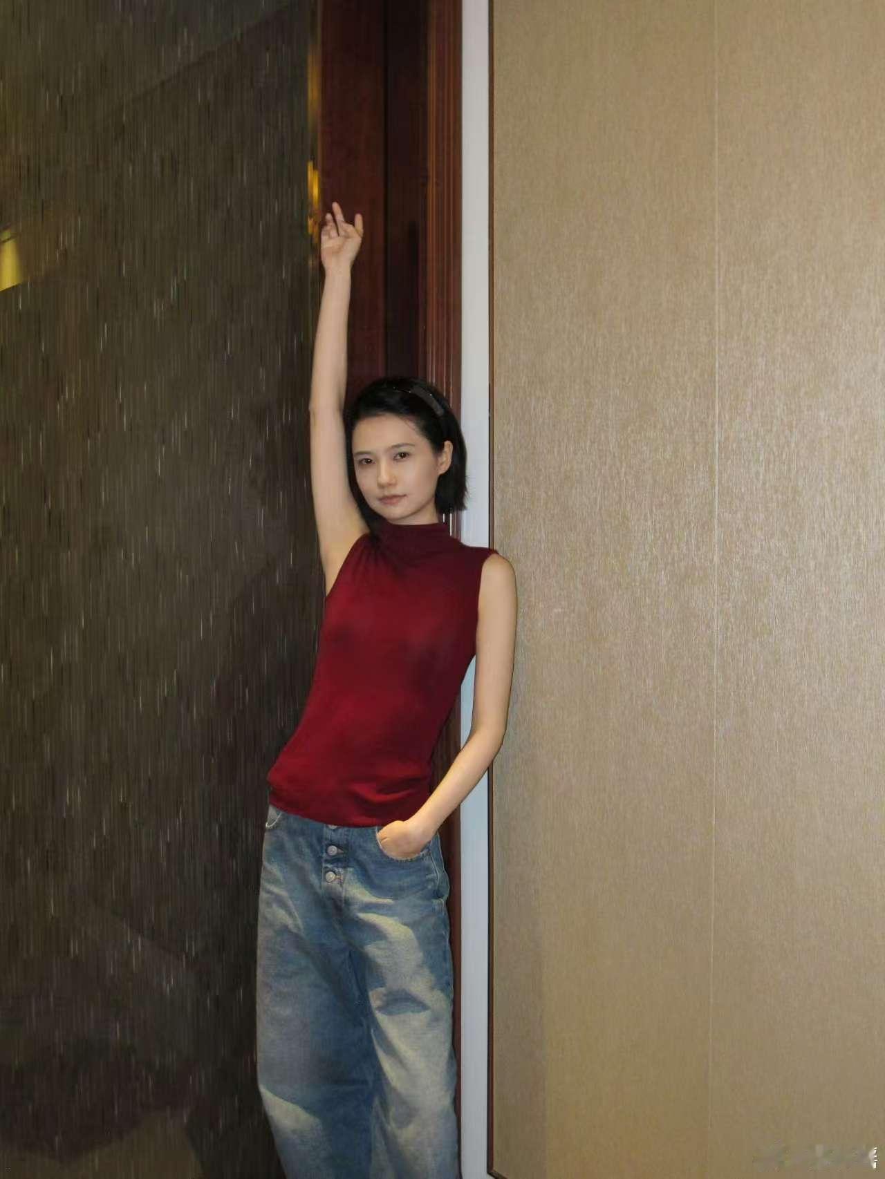 姜珮瑶THX姜珮瑶inNorthbutsouth扬子纱半高领针织背心姜珮瑶