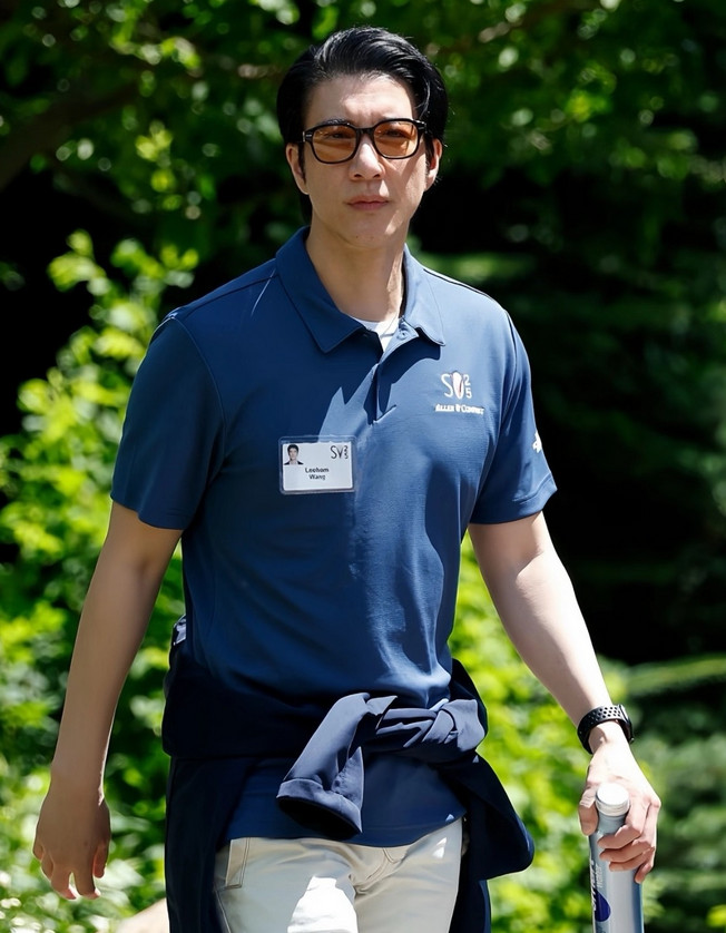 王力宏只要不塌房，我能粉他一辈子，原因很简单！王力宏参加2025年太阳谷峰会