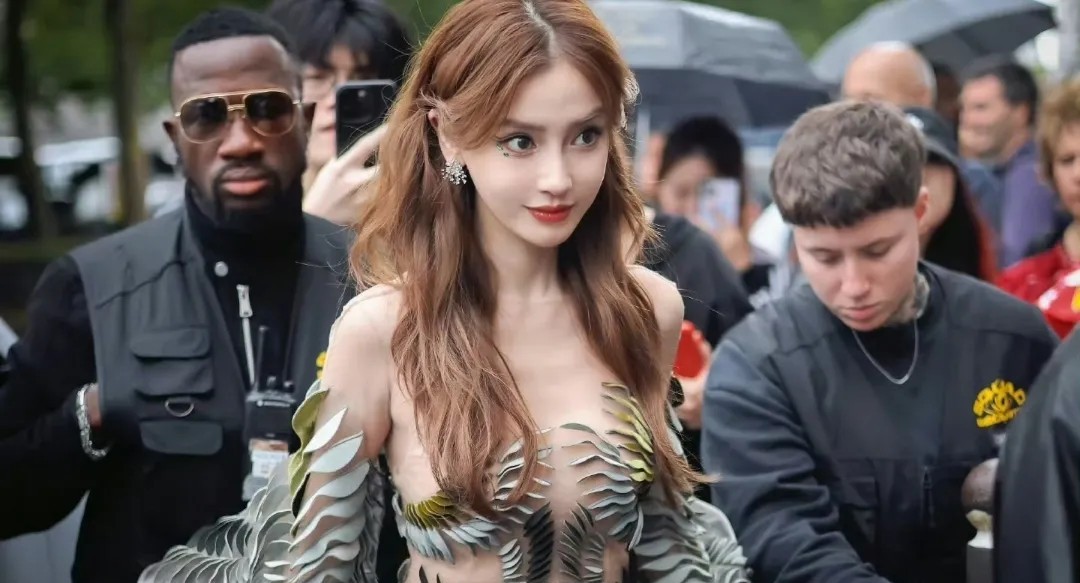 黄晓明肠子都要悔青了吧？他怎么都想不到，他已经和杨颖离婚3年半了，杨颖