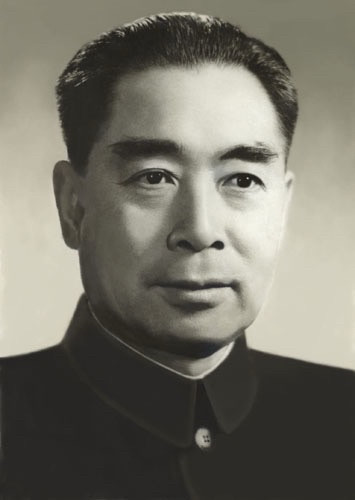 1946年9月，国共谈判濒临破裂，周恩来从南京赶赴上海，身边一直有军统、中统特务