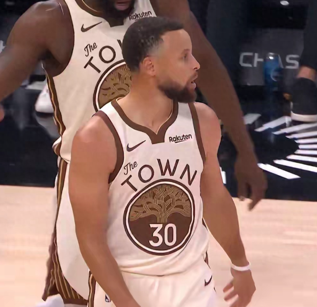 常规赛最后一轮，勇士很有可能能决定自己附加赛第一轮的对手，选快船还是开拓者？