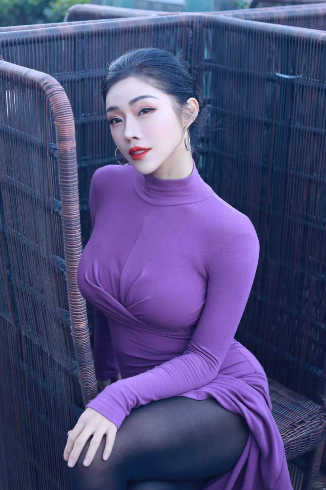 冬日生活打卡季终于懂了紫色藏在骨子里的韵味，不似红粉张扬，不若黑白寡淡，是揉了暮