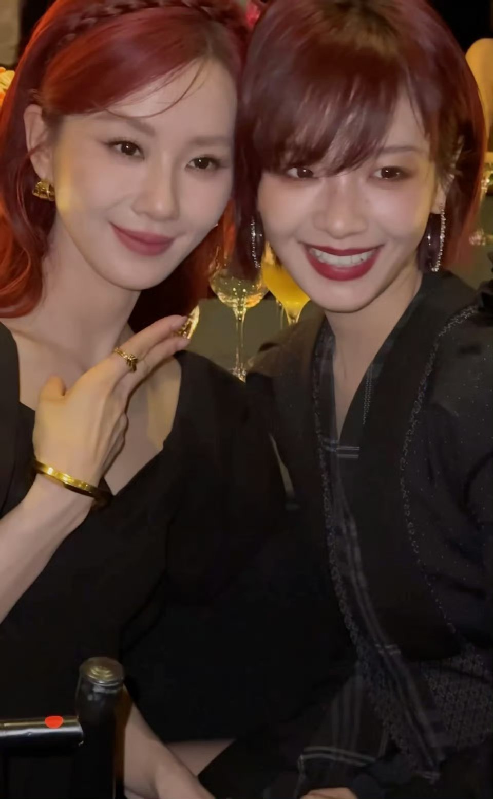 右边的居然是李庚希，都认不出来了​​​