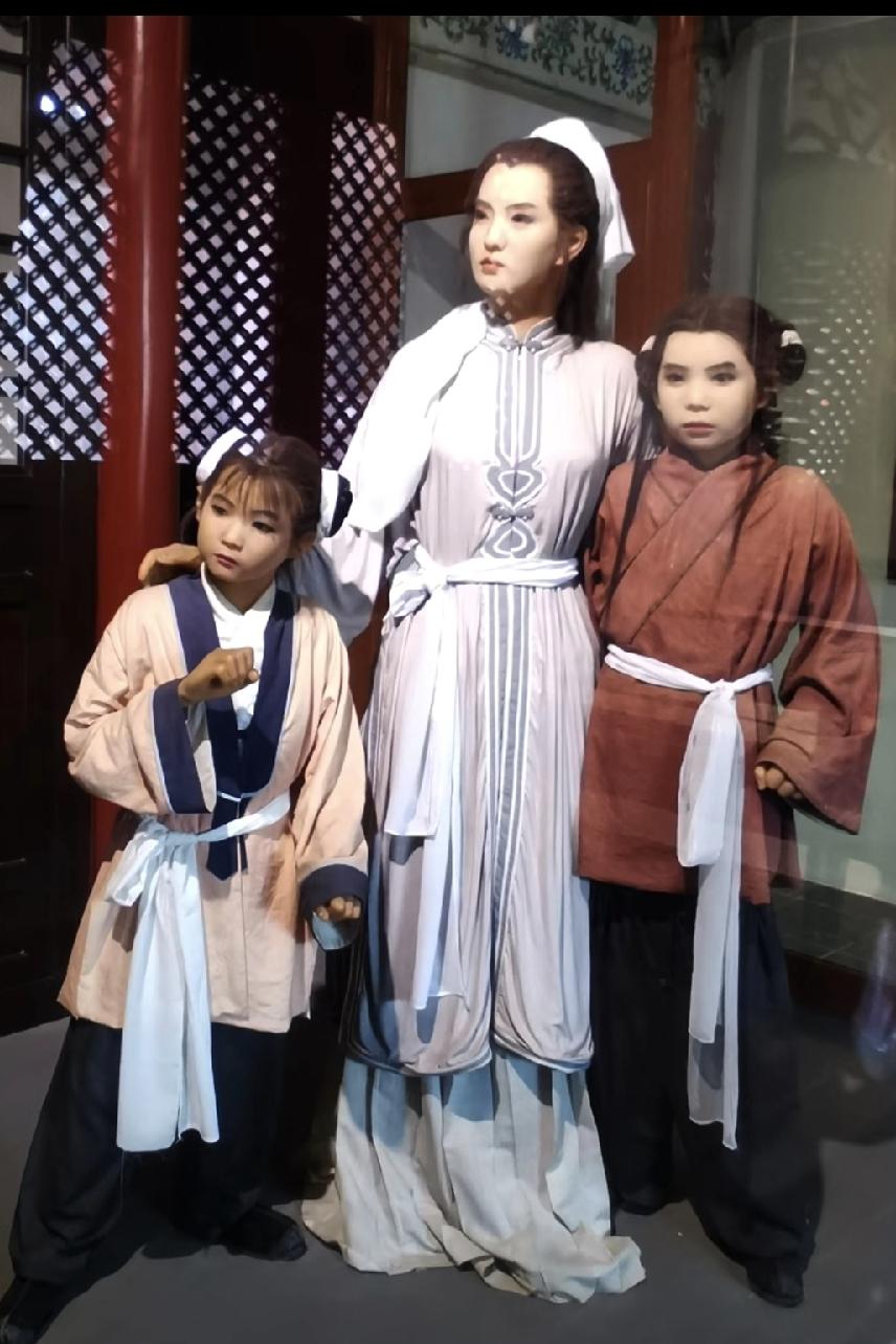 真是现实版的陈世美！我身边一个老板，前几年开火锅店挣了600多万，有钱后日子