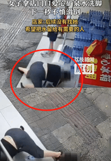 湖南岳阳，一位热心店主在店前摆了爱心冰箱，里面塞满矿泉水，还贴上“免费取水”的牌