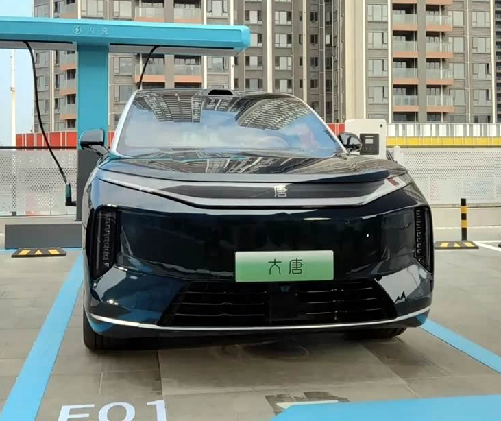 比亚迪大唐价格预估入门成本比银河M9高入门成本其实只比银河M9高一两万，比腾势