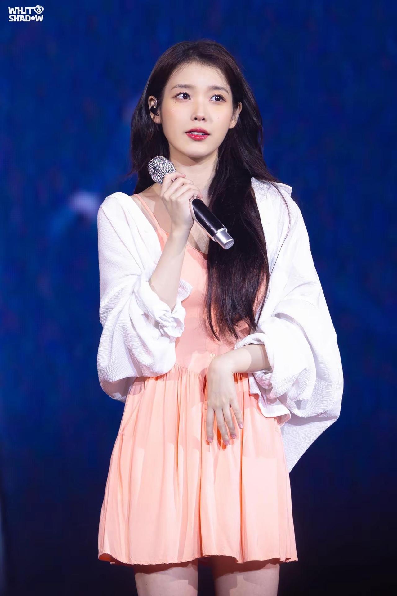 IU“这小裙子真的梦回当年啊~”甜美暴击现场首场个人演唱会iu舞台超燃混剪