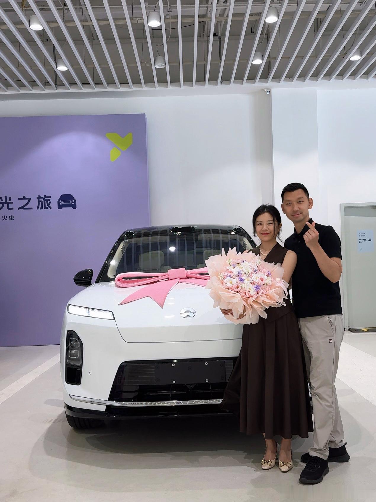 蔚来ES8，国内第一款走完三代完整迭代的高端纯电SUV，它的发展史，其实就是蔚来
