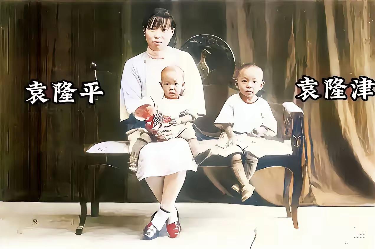 这是华静女士和两个儿子的罕见留影，都看看吧，照片拍摄于1931年。华静抱着的