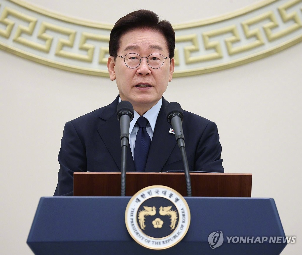 【民调：李在明施政好评率降至43.3%创任内新低】（韩联社）海外新鲜事热点现场
