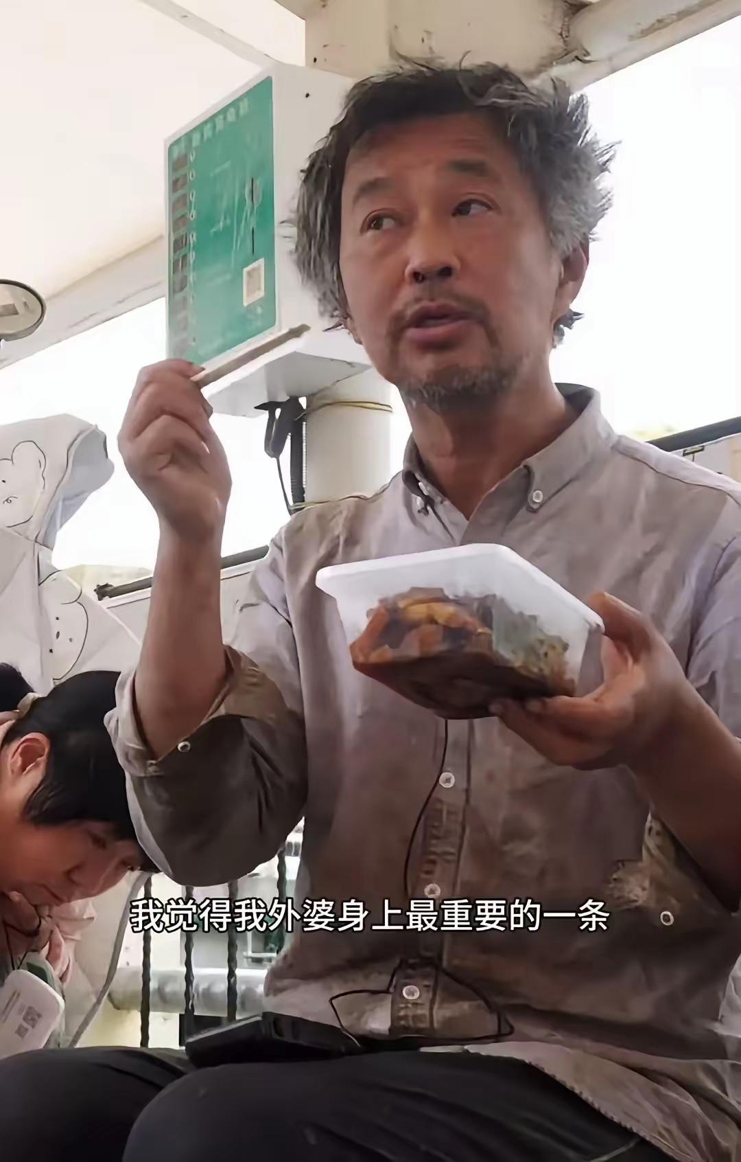 很好奇大师沈巍外婆以前是干什么工作的，据他回忆，他外婆退休工资比他爸上班工资还高