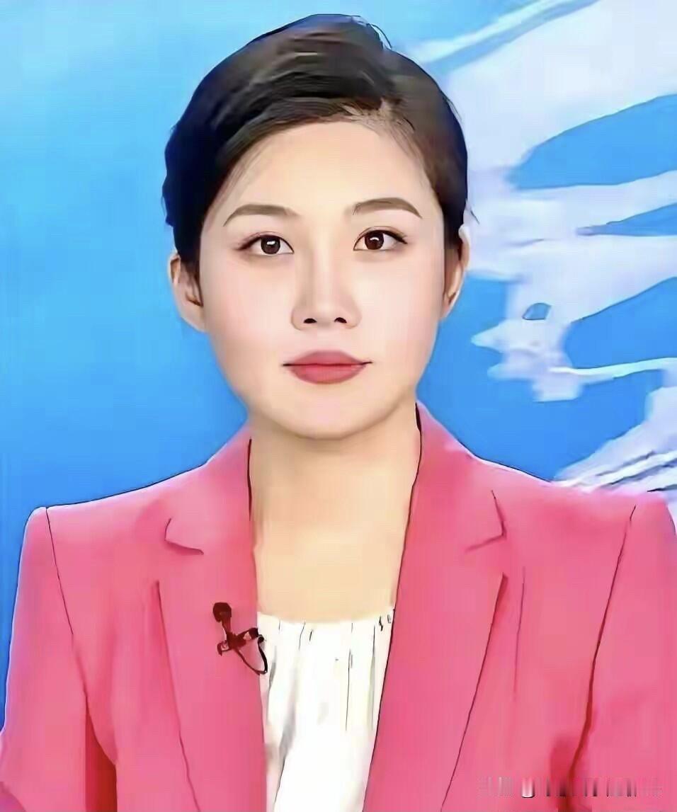 山东的主持人和女演员里，就属她最漂亮，她这种福相的脸可以驾驭不同风格的衣服，尤其