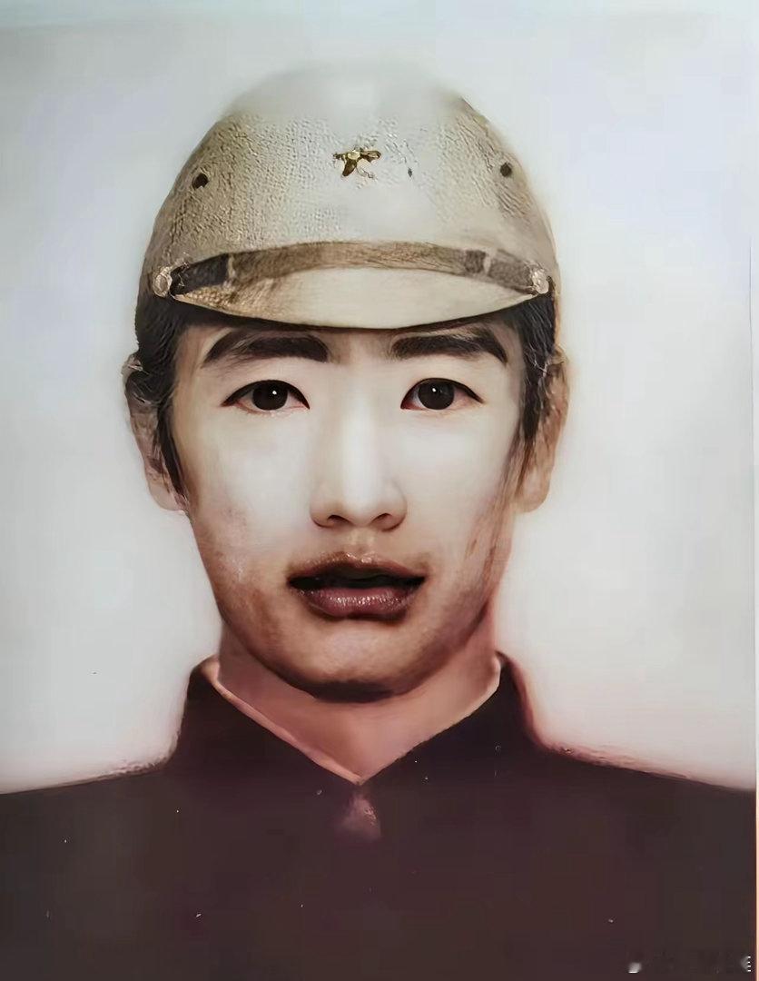 1943年，"汉奸"常隆基给日军中将牵马，趁人不备，他悄悄从裤腿摸出一把短枪，果
