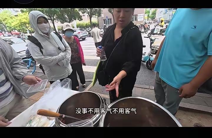 免费送爱心餐被举报叫停前段时间经常刷到医院门口有免费给病人送爱