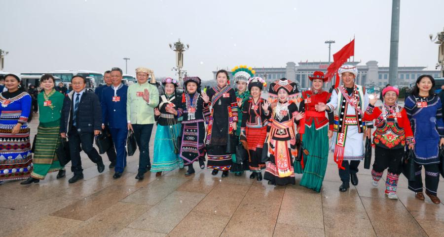 西方这双标，可以休矣！美国把英语定为官方语言，叫“促进国家团结”。中国推广普通
