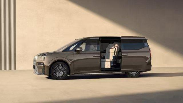 焕新极氪009重新定义家用豪华MPV标准——家用不是减配、不是妥协，而是行政级豪