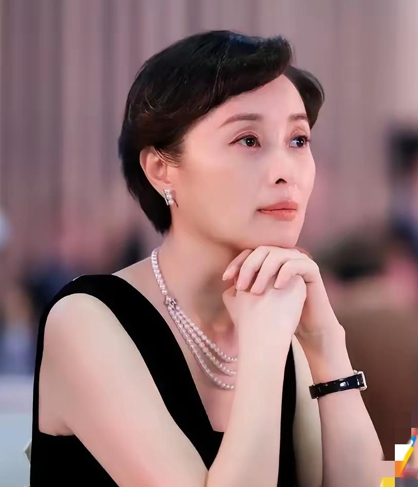 53岁吴越被父亲拷问养老问题，无婚无子的她，一句话戳醒无数成年人吴越在采访