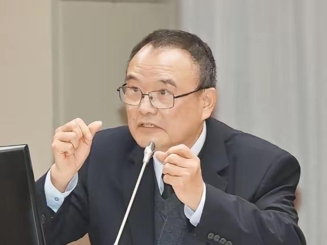 台北故宫院长萧宗煌曾叫嚣，“故宫文物是在“中华民国”执政时带来到台湾的，属于“中