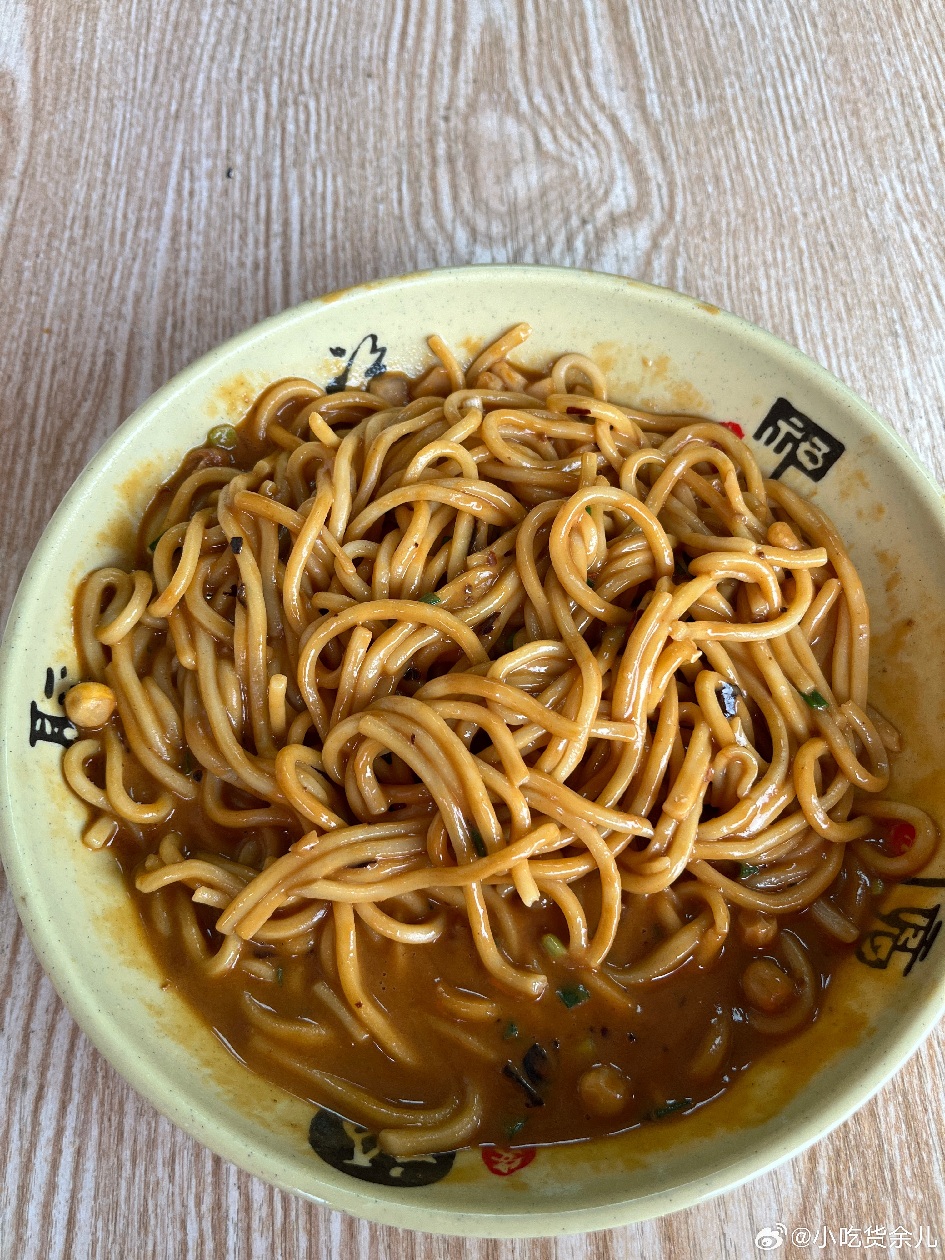 虽然减肥，但是也不能不吃一滴碳水，会掉头发的，我之前试过。这两天没怎么吃碳水，今