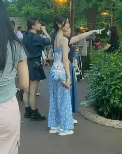 现实中毛晓彤，你们可以接受吗？​​​