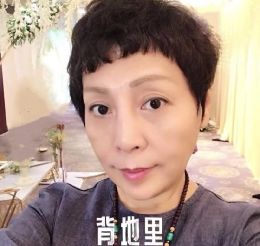 徒弟公开撕破脸，却让郭德纲赚了八位数。德云社的人事纠纷，从来不只是一地鸡毛，而