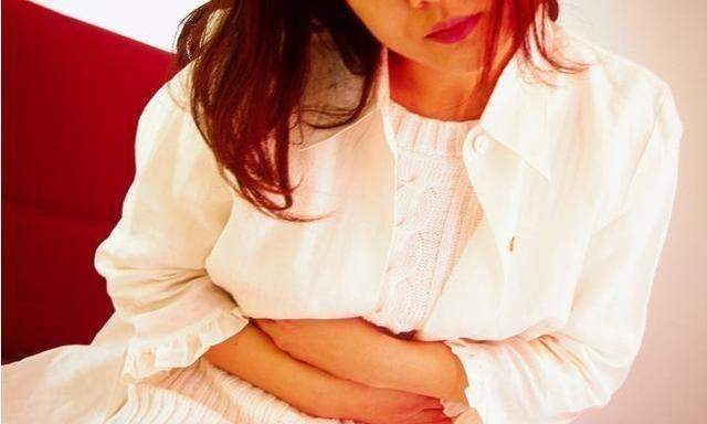 23岁女大学生月经异常, 查出宫颈癌离世, 医生说都是男友害的!