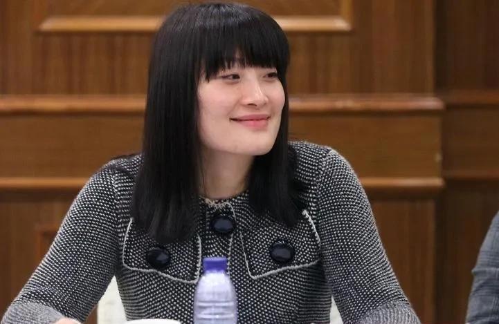 现在有钱人都这么玩了吗？意料之外，娃哈哈内部私生子斗争中。
