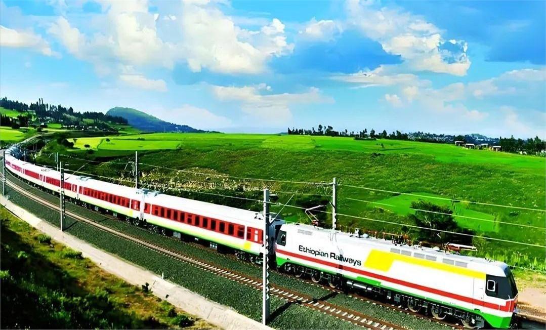 那位搞国际工程的朋友私下说：“别信外面唱衰的，咱们借出去的钱，真开始大笔回来了。