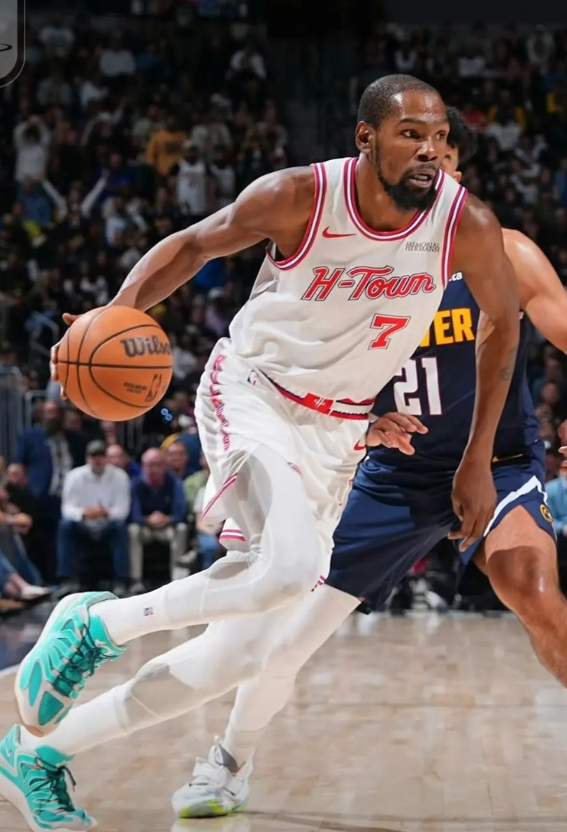 不吹不黑！同样是37岁老将，今日库里和杜兰特的数据对比！库里：本场出战28分