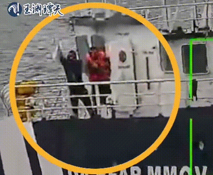 菲律宾已经越来越狡猾了，在黄岩岛举白旗，回去后在社交网站哭诉！菲律宾在X上发