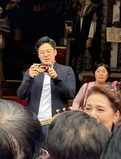 霍震霆估计高兴得嘴都合不拢了不是郭晶晶又给霍家长脸了也不是霍启山脱单了，