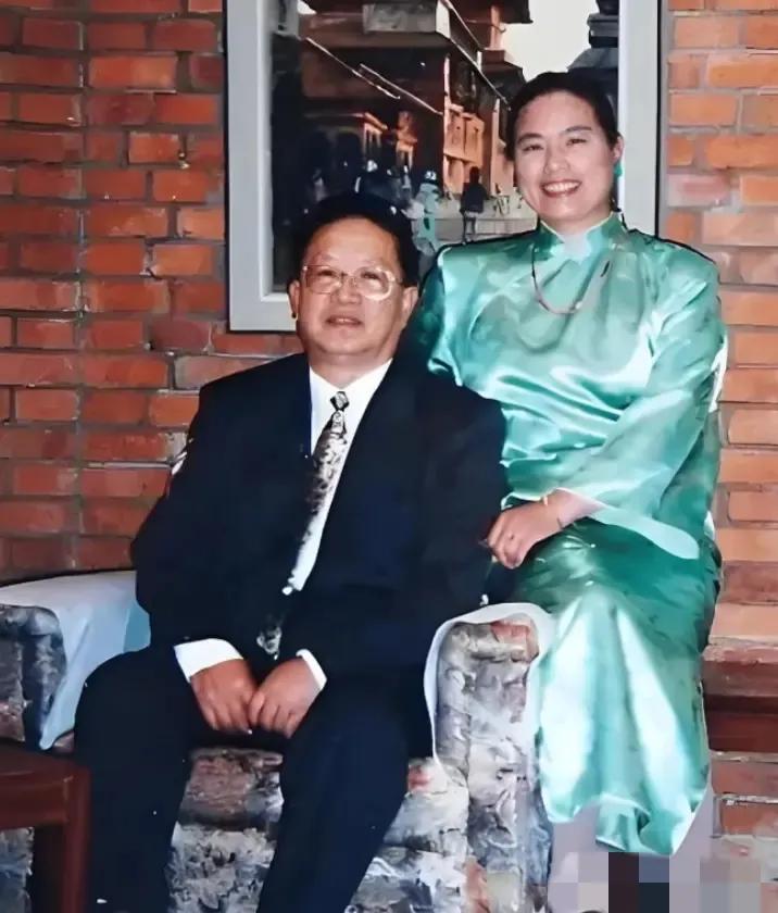 瞒着子女连夜离家，十年杳无音讯！退休外交官夫妇隐匿深山支教，真相曝光全网破防。
