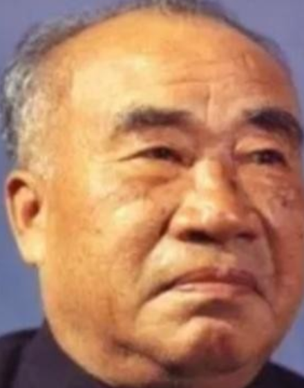 1965年，朱德在深夜签下直升机调令时，这个曾指挥千军万马的元帅不会想到，自己
