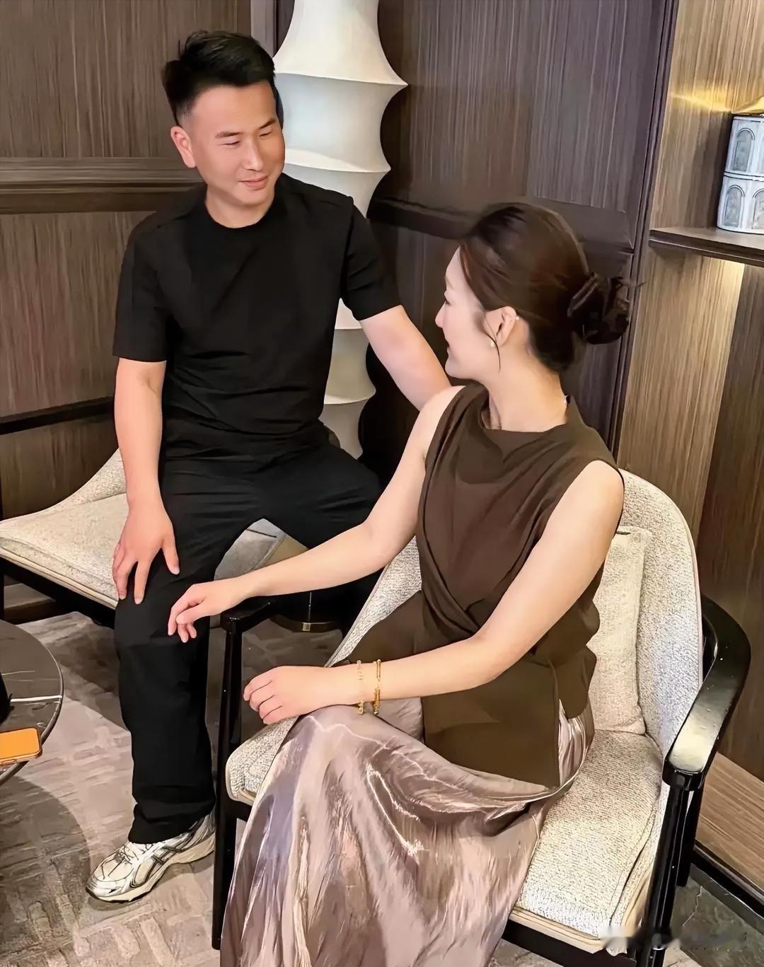 陈亚男订婚这事儿又闹得沸沸扬扬。想当年，她和朱小伟在一起时，那嫌弃劲儿都快溢出屏