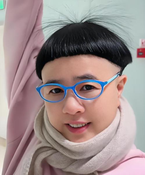 57岁的金龟子亲口承认退休金一个月8900，还已定居青岛。靠着这笔稳定养老金