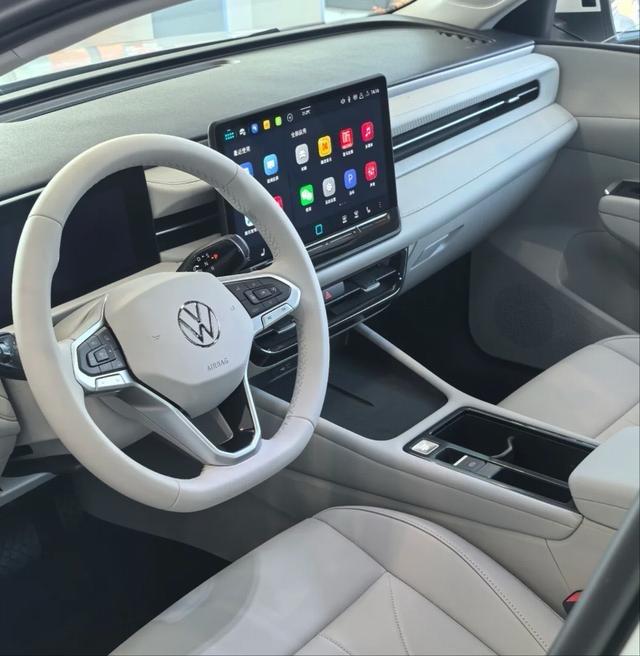 大众朗逸Pro内饰曝光了，隐藏式门把手，我感觉大众要为自己的失误买单了，看看新速