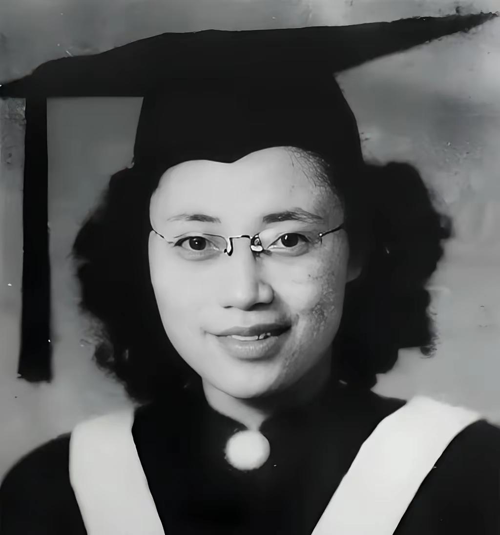 1950年，地下党萧明华被捕，遭278天惨烈酷刑，浑身没块好肉，死不招供。临死前