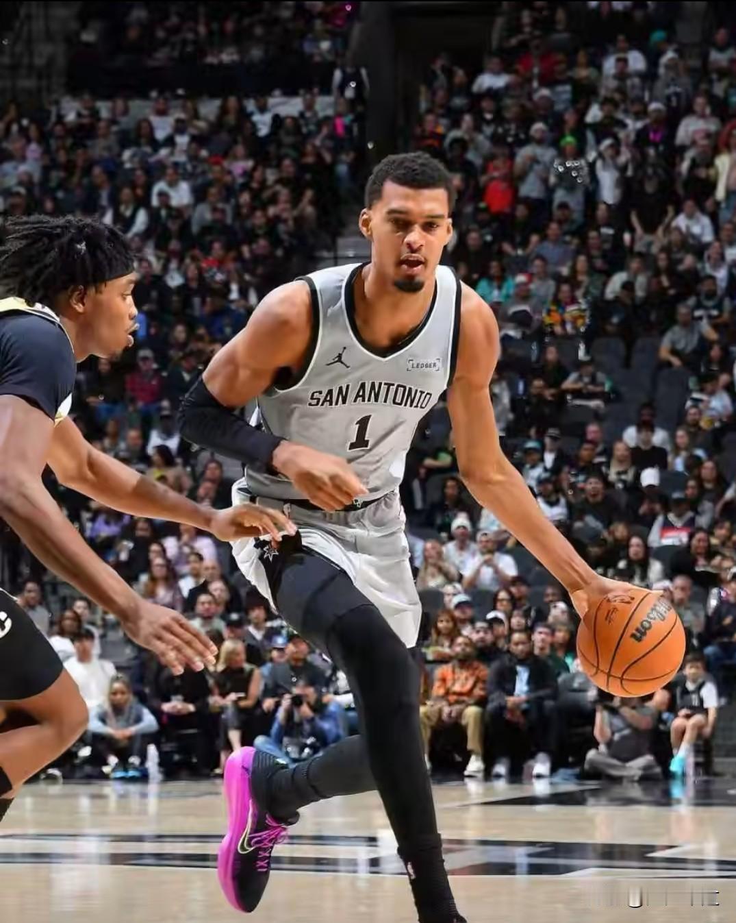 史上最强替补二人组！马刺主场119比94战胜奇才！状元文班亚马和新科榜眼哈珀均