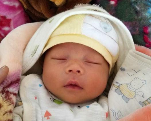 顺产超大儿, 孕41周生下7斤6儿子一枚, 胖儿子接的都能如愿
