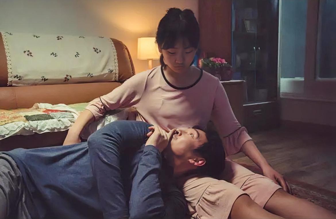 女人在外面偷吃以后，会怎么看自己的老公？她和老公亲密的时候，心里会想外面的男人吗