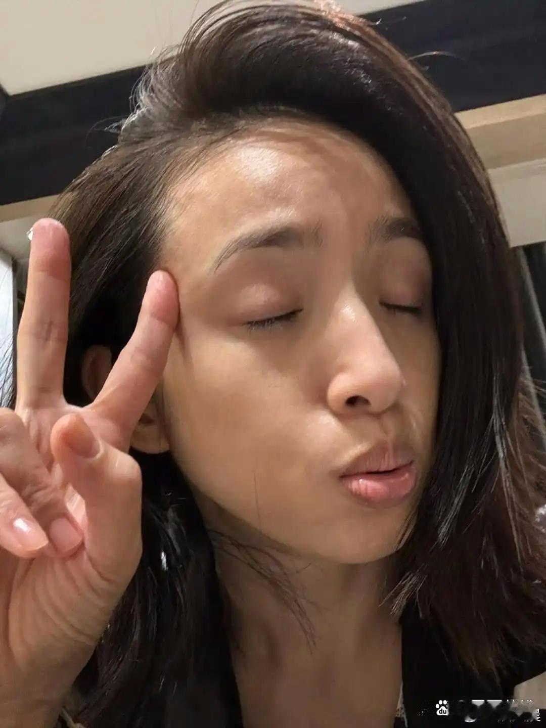 林依晨生日敢晒纯素颜太勇了！无粉底无唇彩怼脸直拍无滤镜，43岁皮肤状态依旧能打，