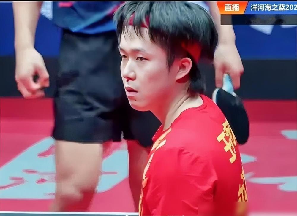 明眼人都能看的出来，王楚钦，绝对是生气了！不是因为输了一分，而是因为被打断好几次