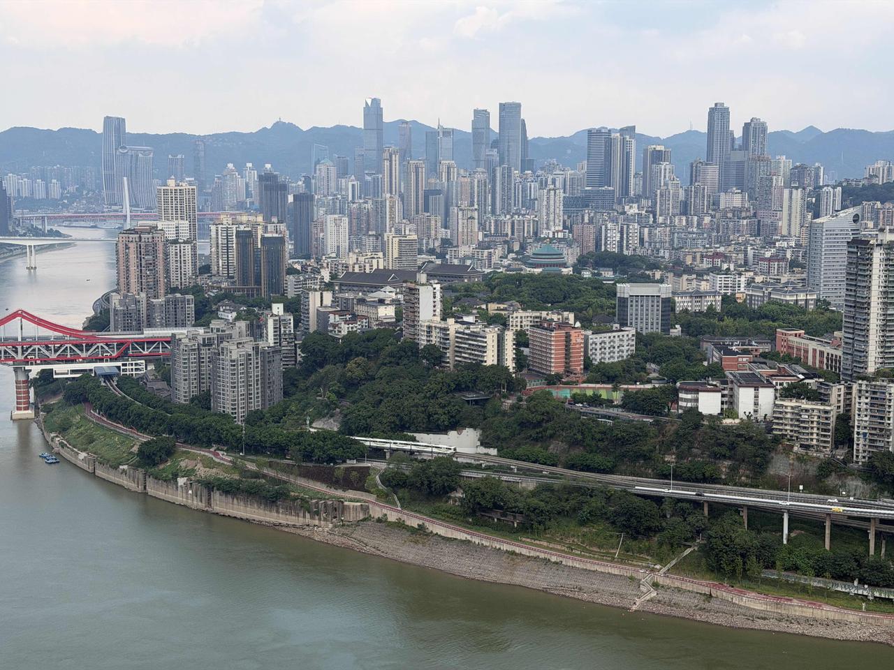 重庆气象有点极端今天公布的最高温度是38度，到了下午三四点钟，莫名其妙很多地