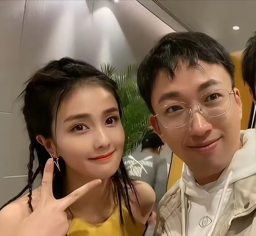 白鹿告别欢娱白鹿离开欢娱，还发了长文。确认不再续约。于正确实给了她机会，她也帮了