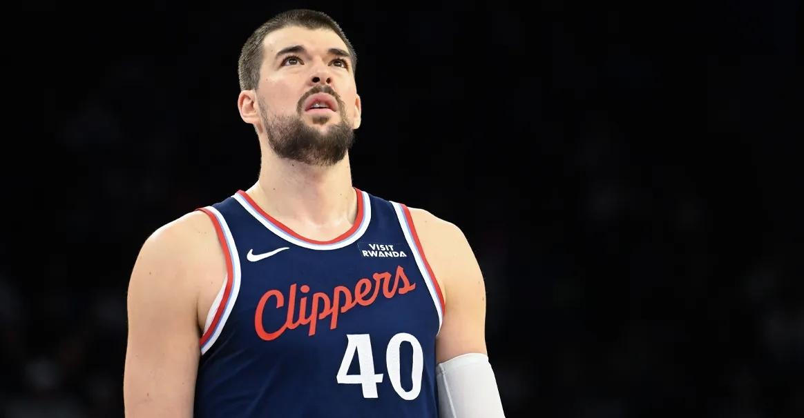 NBA签约转会市场，出现了颇为奇葩的一幕。在哈登前队友之中，此人可能算是混得最惨