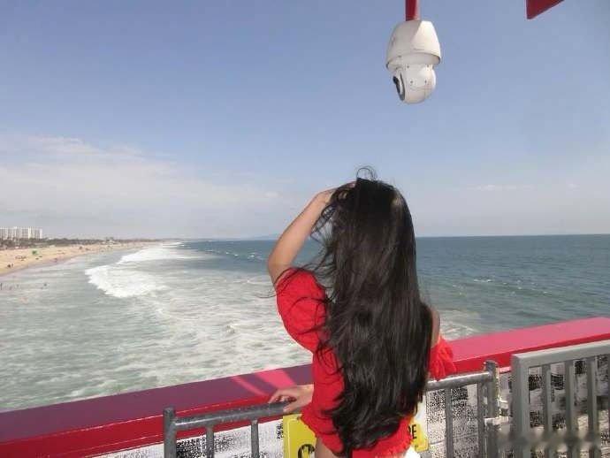 小S小女儿晒与闺蜜度假照小S小女儿旅游晒照，天哪！这还是那个许老三吗？也太美了吧