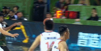 CBA第二场郭昊文面对上海男篮，半场再次爆砍22分，正负值+14，罚球8中8，依