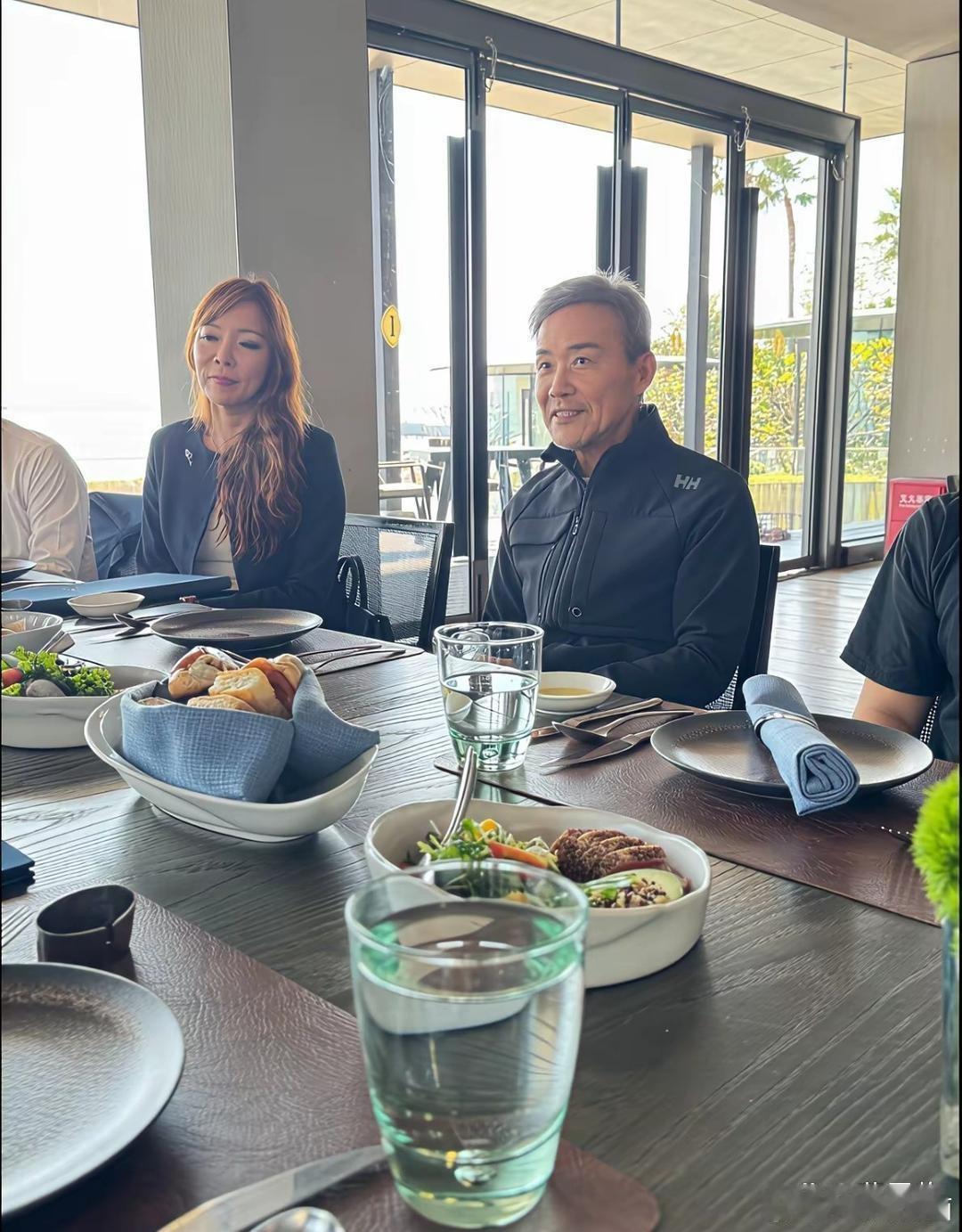 万科总裁王石状‏﻿态真不错‏，看着哪‏⁠像⁠75﻿岁，最⁠﻿多也就57‏岁的‏⁠