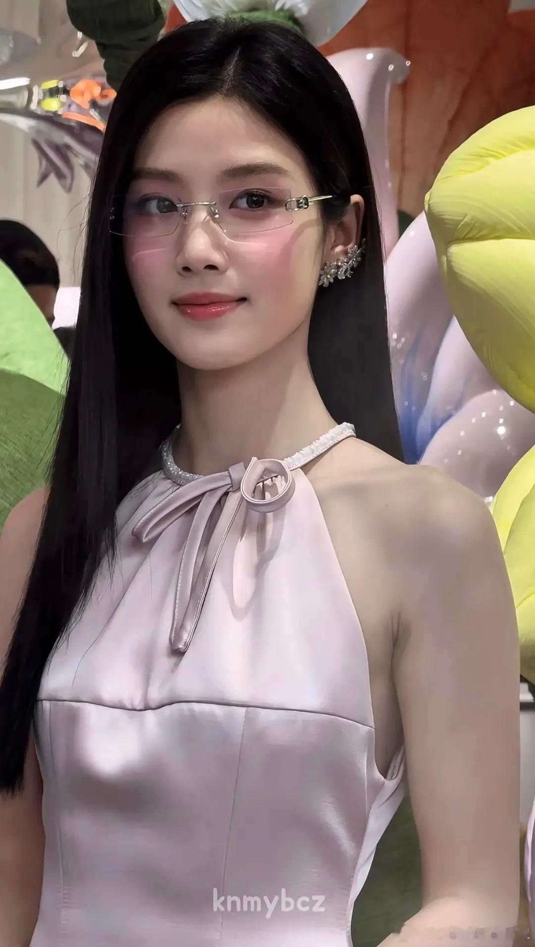 卢昱晓这是不是叫有效妆造？