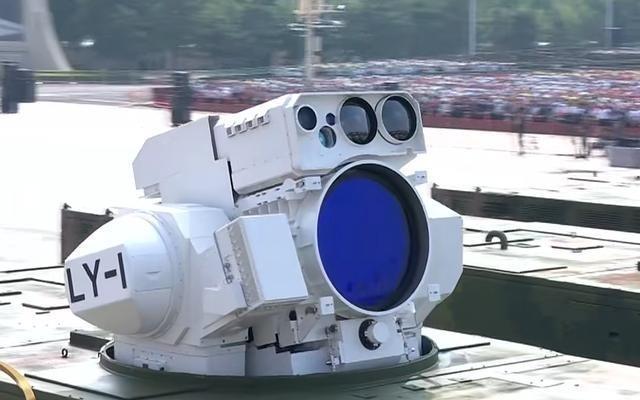 别猜了，激光武器确实已经装备了，这是舰载的激光武器。舰载激光武器这几年发展得飞